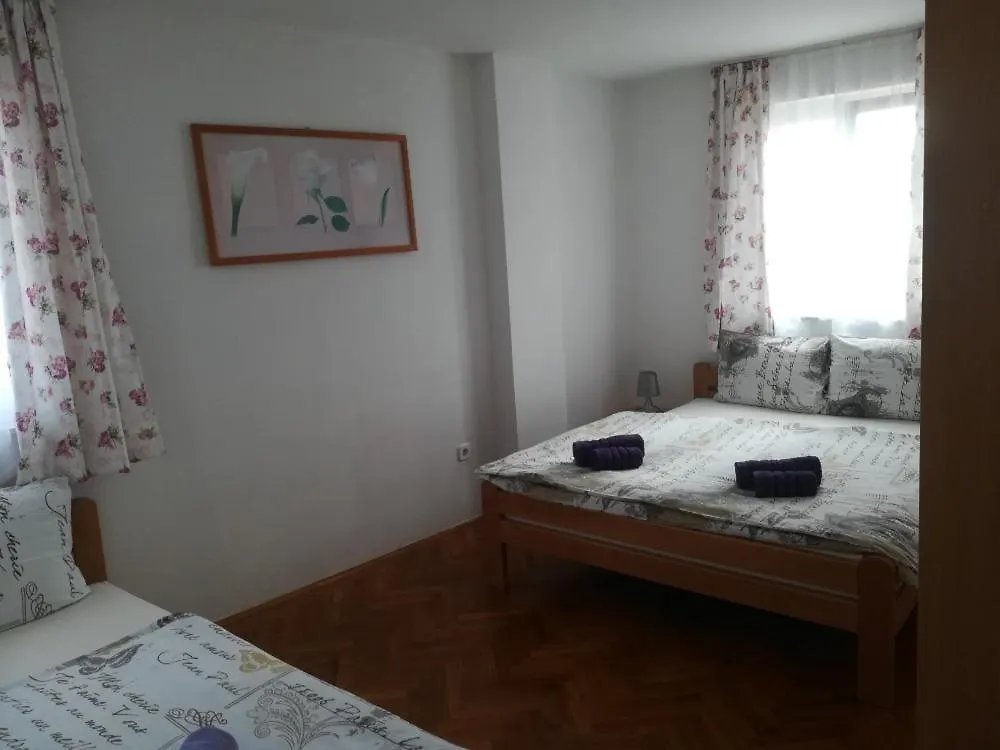 Apartment And Rooms Sidro Petrcane
