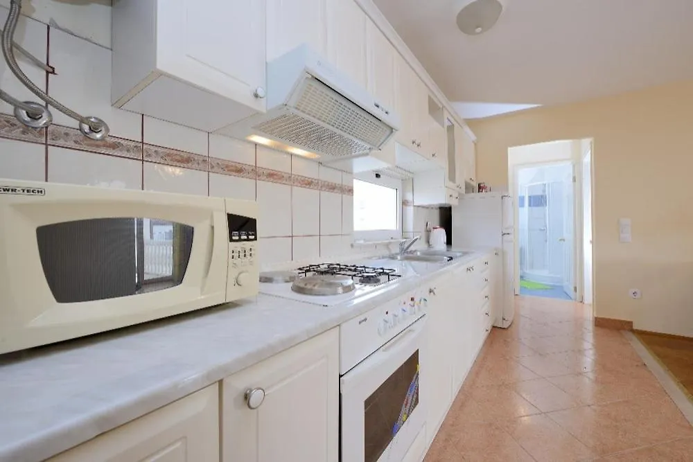 Apartment And Rooms Sidro Petrcane
