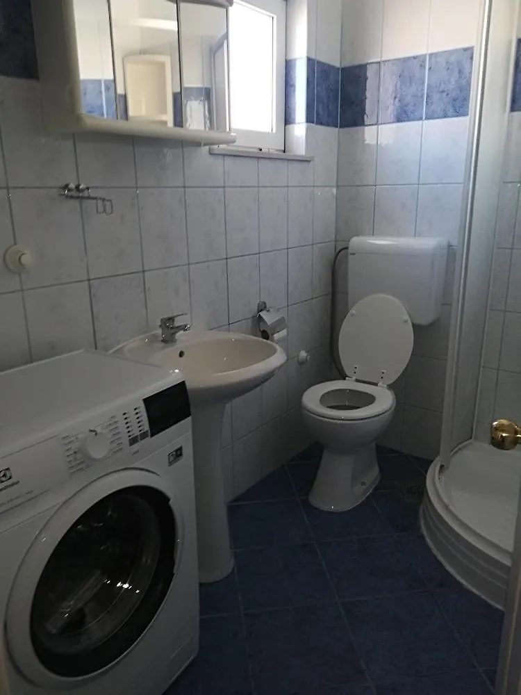 Apartment And Rooms Sidro Petrcane
